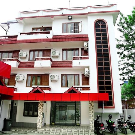Oyo 104 Hotel Baltic Inn Katmandu Zewnętrze zdjęcie