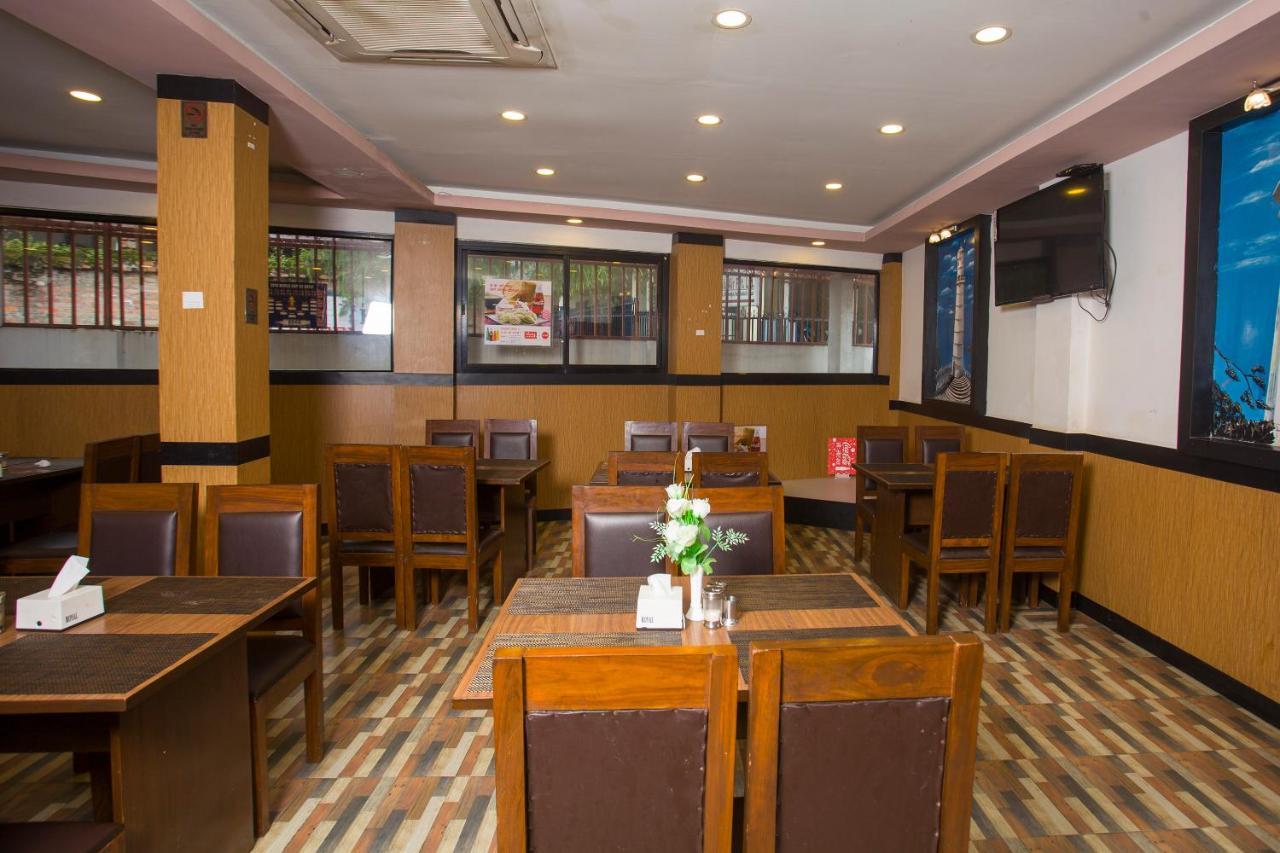 Oyo 104 Hotel Baltic Inn Katmandu Zewnętrze zdjęcie