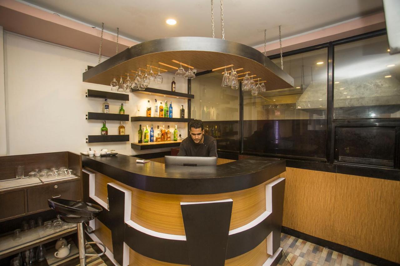 Oyo 104 Hotel Baltic Inn Katmandu Zewnętrze zdjęcie